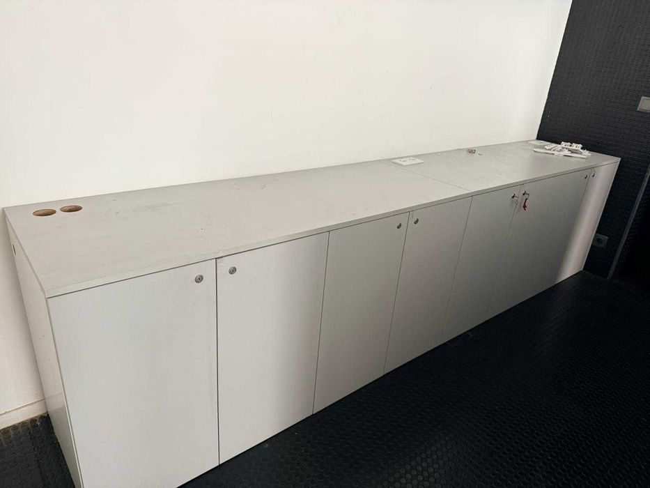 Móvel 8 portas c/ prateleiras