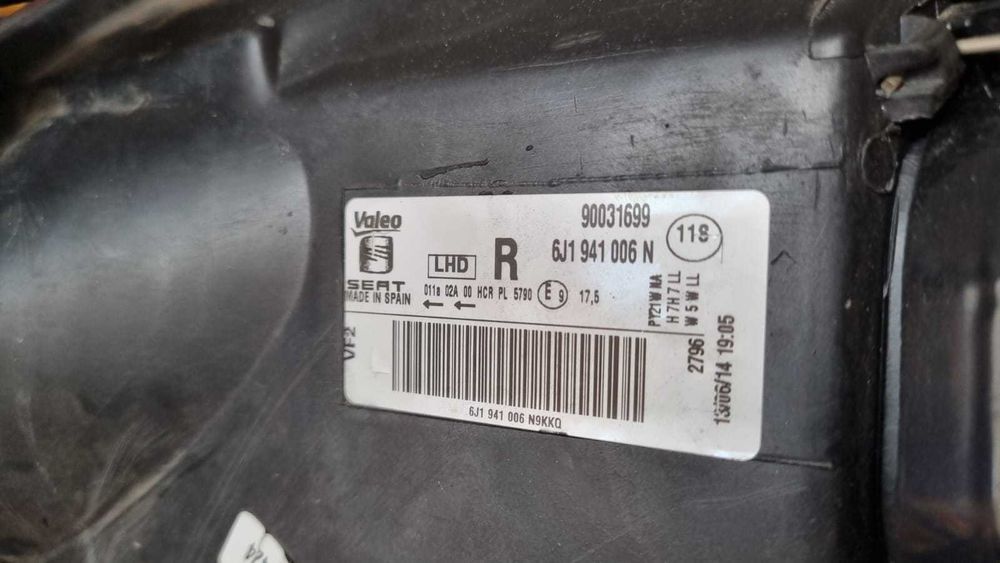 Farol direito Seat Ibiza 6J facelift 2012-2017 original Valeo