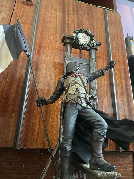 Фігурка Assassin’s Creed Unity Арно  з гільйотиною 41 см.