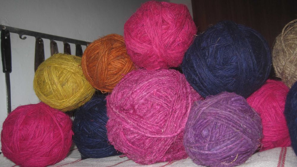 дешеві нитки бабусі клубки яскраві різні кольори та відтінки