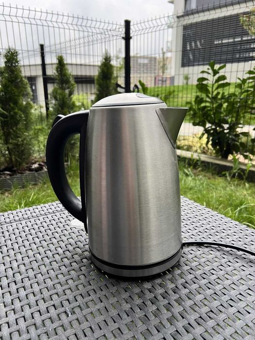 Czajnik elektryczny stalowy 1,8 l