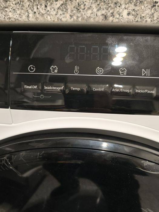 Máquina lavar/secar roupa Haier