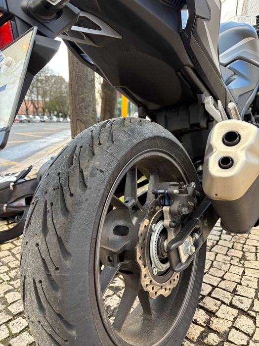 Honda CBR500R 2023 (12/2023) - ~2.090 km - Quase nova