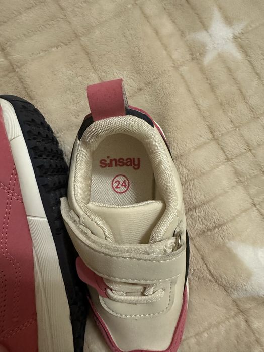 Кроссовки на девочку