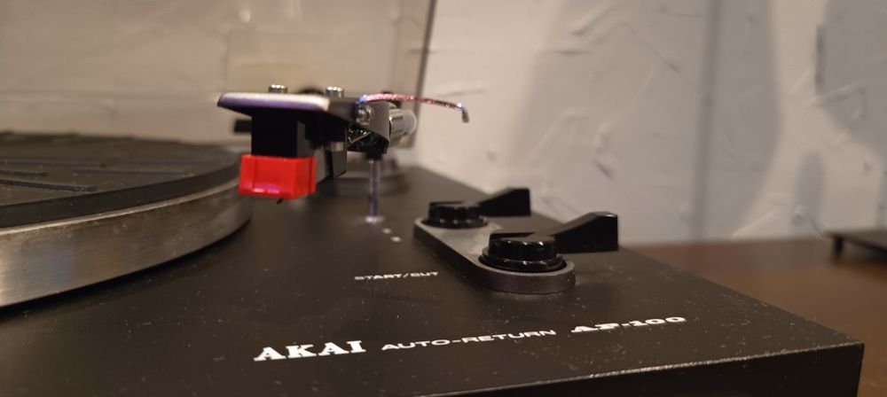 Akai AP-100 gramofon