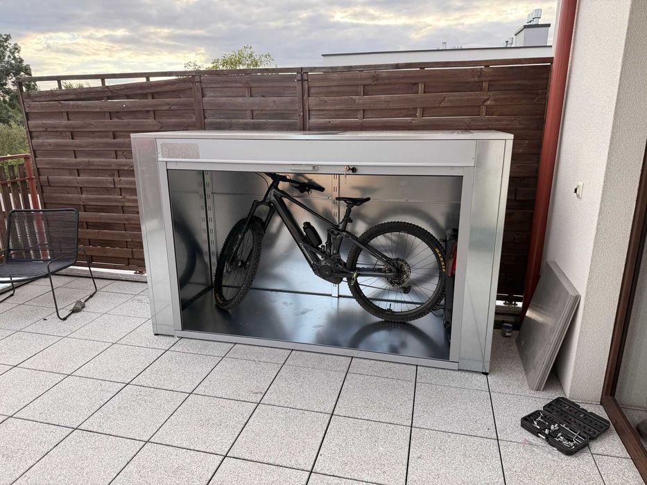 Parking Magic Box 225, szafa boks garażowy, schowek na rower