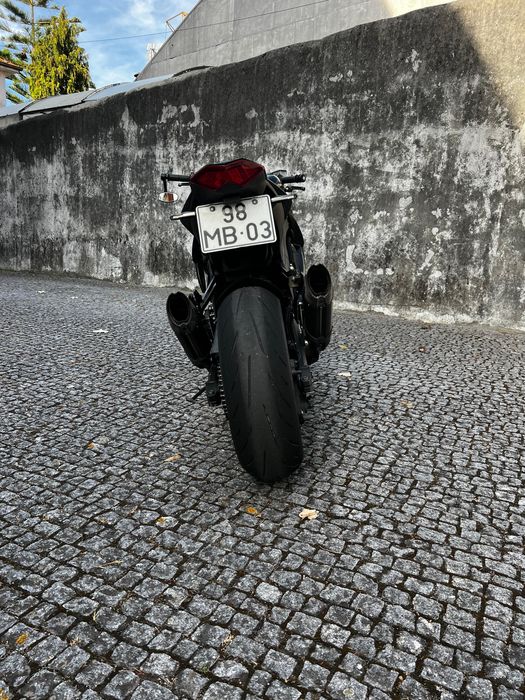 Kawasaki Z1000 cilindrada