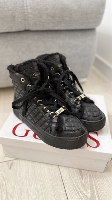 Buty czarne futerko Guess 36