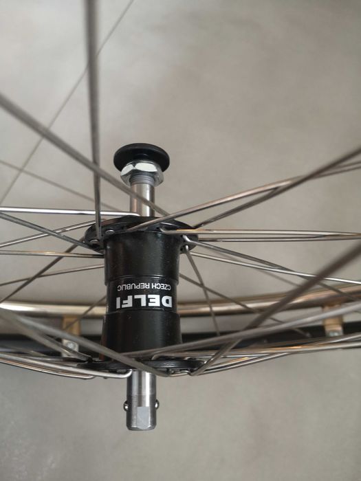 Koła felgi Delfi 24 cale ciąg stal polerowana do wózka inwalidzkiego