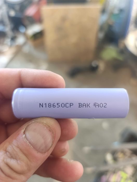 Bak 3350 mAh  18650