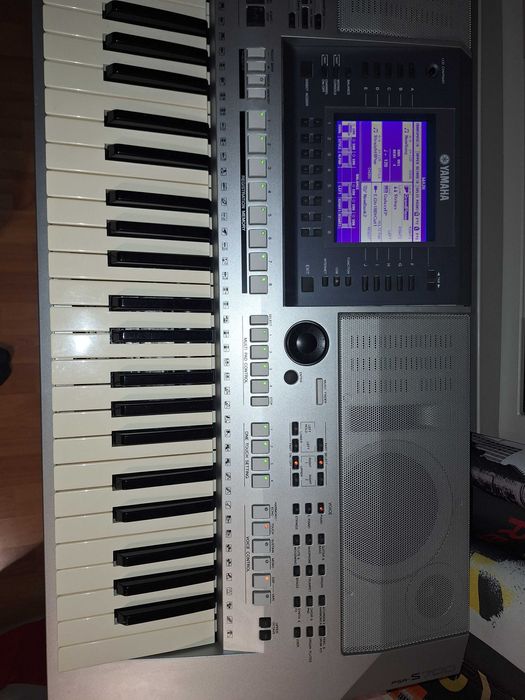 Yamaha psr s700  keyboard
