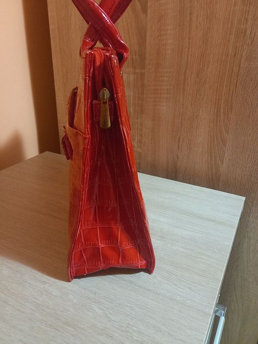 Lakierowana torebka damska