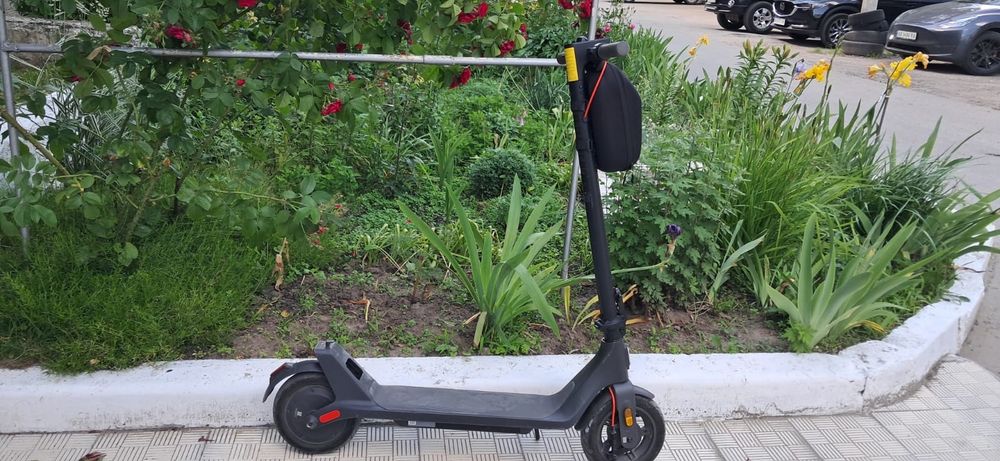 Продам Xiaomi Electric Scooter 4 Lite (2nd Gen)