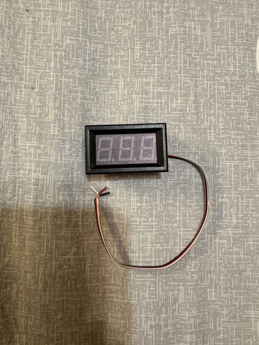 Вольтметр в авто / автозвук