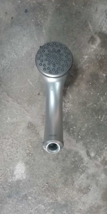 Torneiras de marca Groehe(2) e mãos de chuveiro(2)