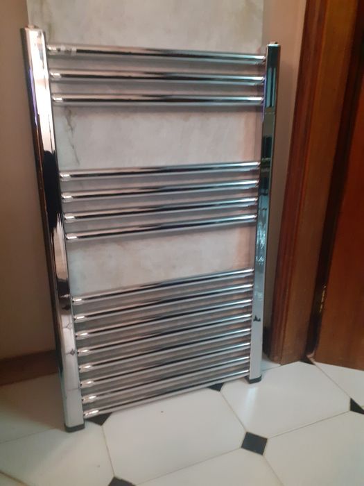 Toalheiro eletrico Victoria 800x 500mm Roca