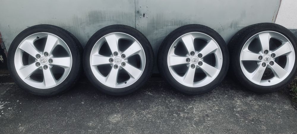 Alufelgi 17” Toyota z oponami 215/45/17 Bridgestone