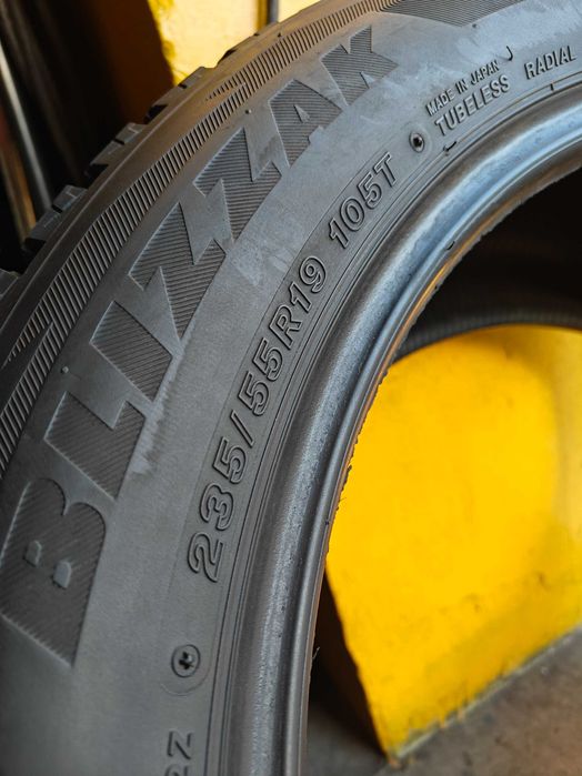 R19 235 55 шини зимові Bridgestone Blizzak DM-V2 арктична липучка Японія