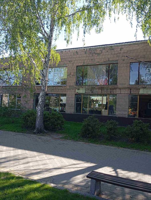 Нежитлова будівля 1 705.4 м2, 0.25 га. Коржі, пл. М. Семеняки 1-а