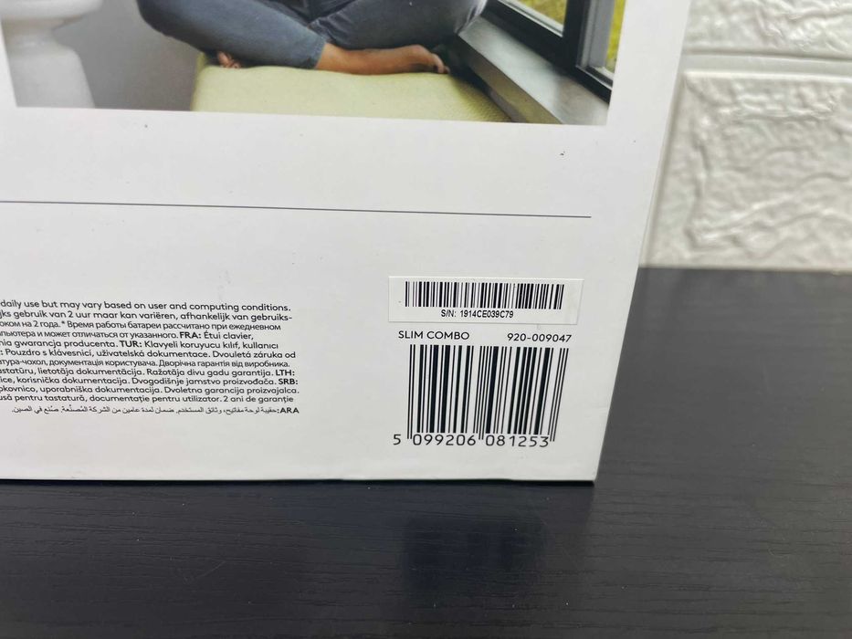 Чохол-клавіатура Logitech Slim Combo Keyboard Case (920-009040) для iPad 5th and 6th generation