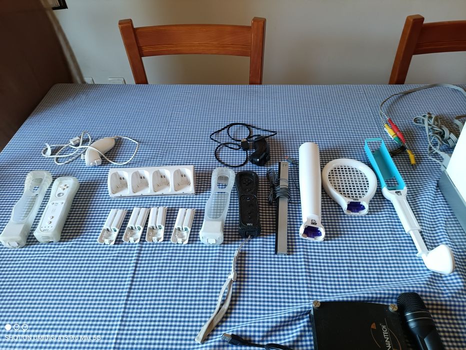 WII com acessórios e jogos