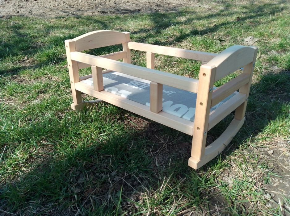 Колиска для ляльок