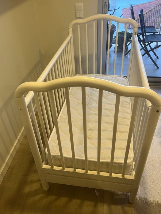 Cama de criança como nova