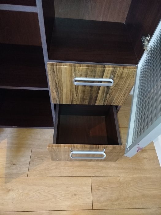 Mała komoda wysokość 1,32m głębokość 0,42m szerokość 0,90