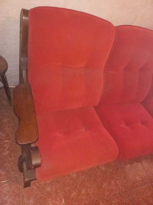 Sofá em madeira em ótimo estado