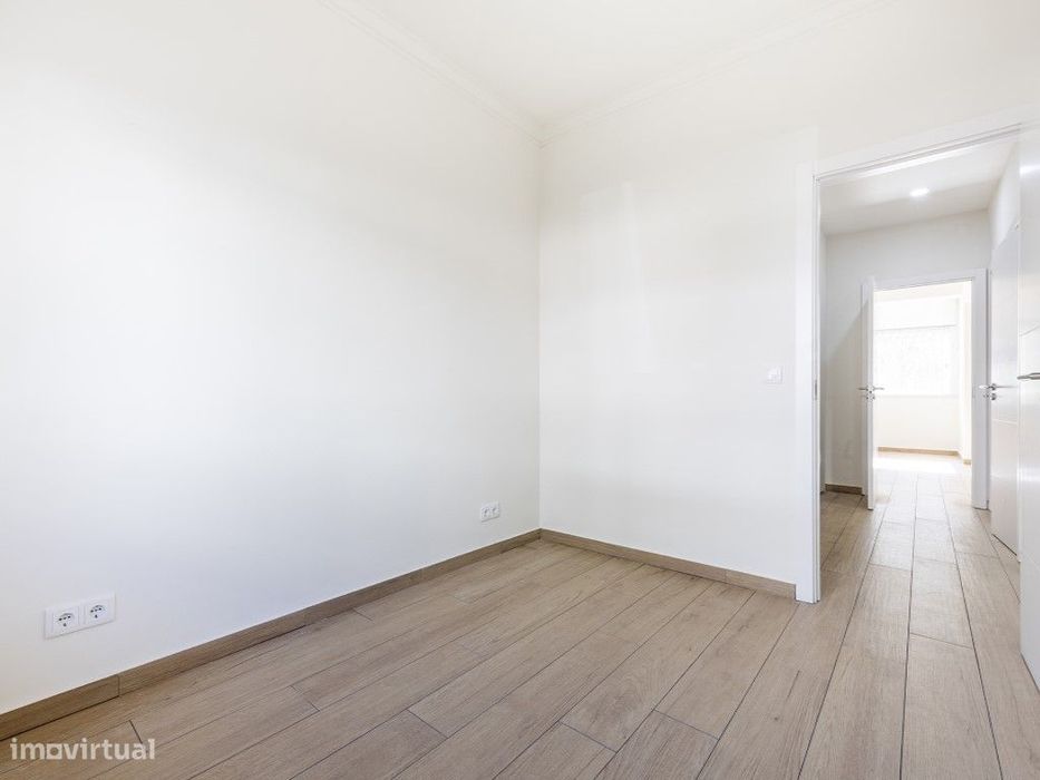 T2 Totalmente Remodelado na Damaia | Junto às Portas de Benfica