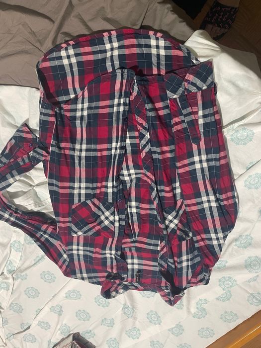 Casacos e camisas tamanho XS de várias marcas e em bom estado