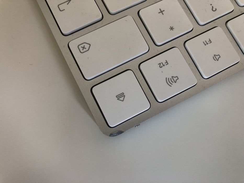 Apple Magic Keyboard64751816479873123