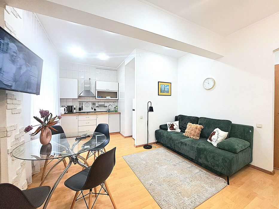 Центр! Смарагдова студія на Дарвіна , біля метро, ТРЦ Никольский