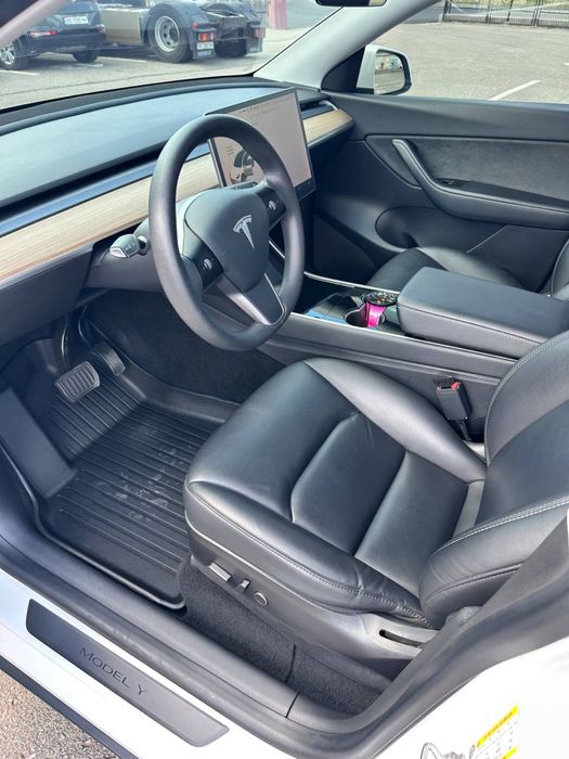 Tesla Model Y 2021 Standard Range