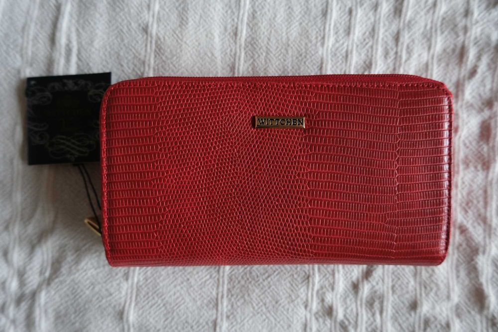 Damski portfel o fakturze lizard Wittchen, dopinany łańcuszek i pasek