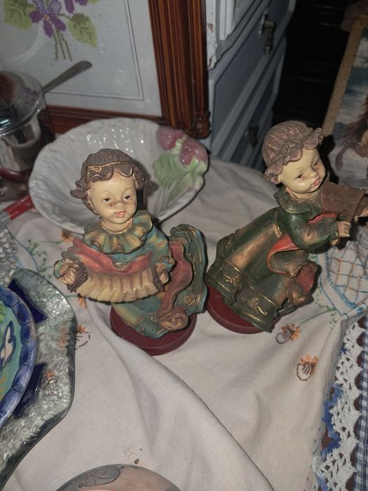 Duas estatuetas musicos