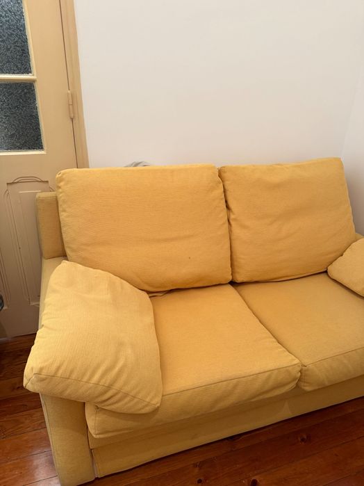 Sofá cama amarelo