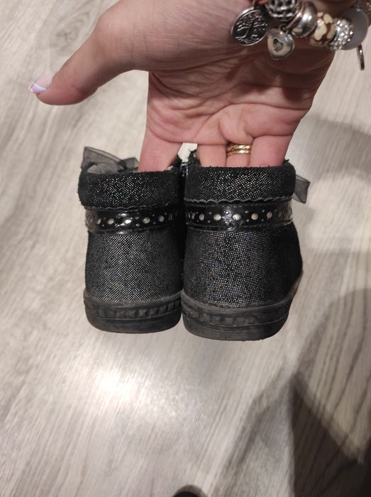 Oddam buty Bartek, rozmiar 25