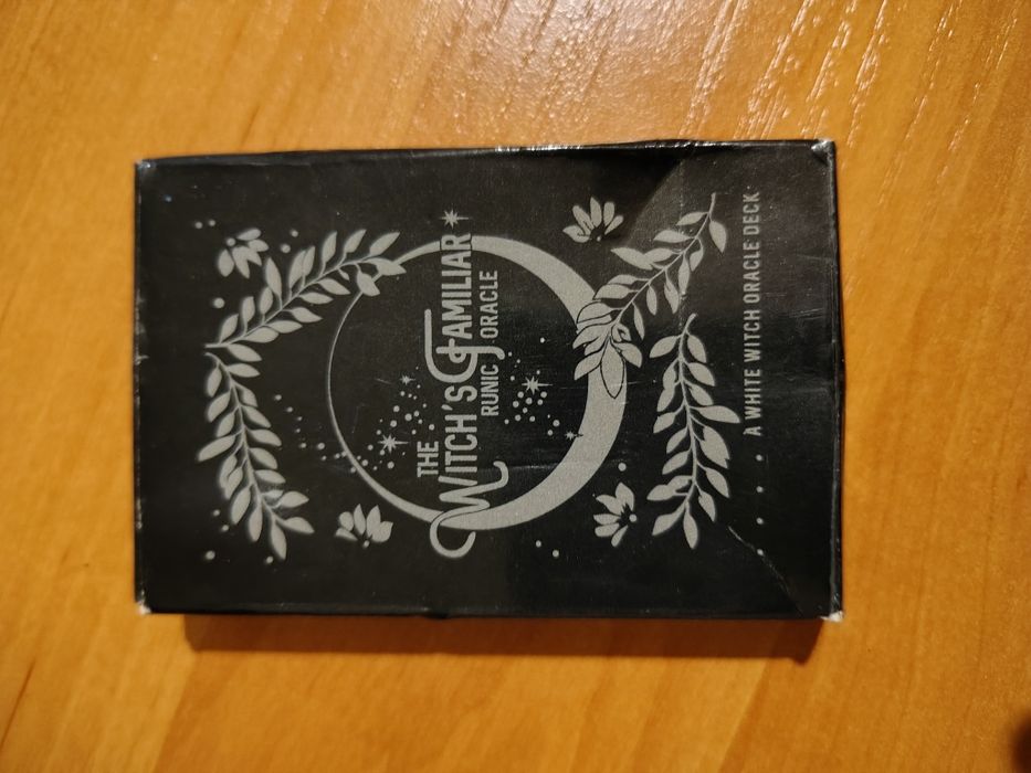 Таро . After tarot, before tarot, deviant moon tarot, witch familiar oracle
