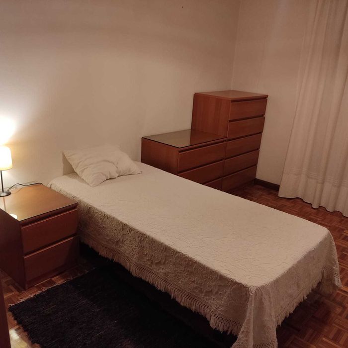 quarto a estudantes
