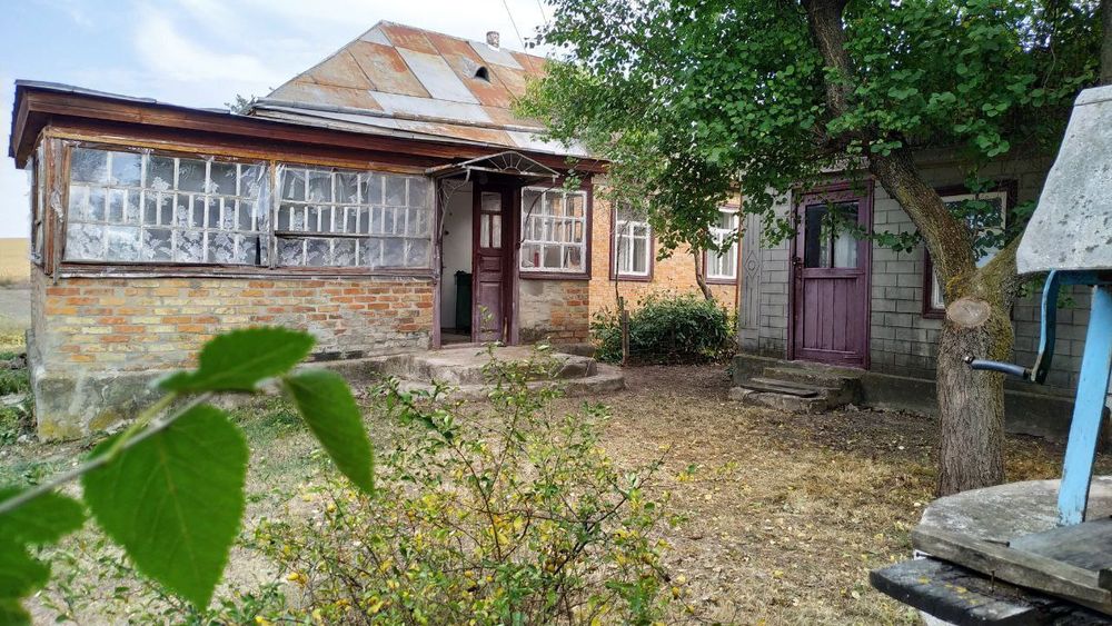 Продається цегляний будинок в селі Санжариха.