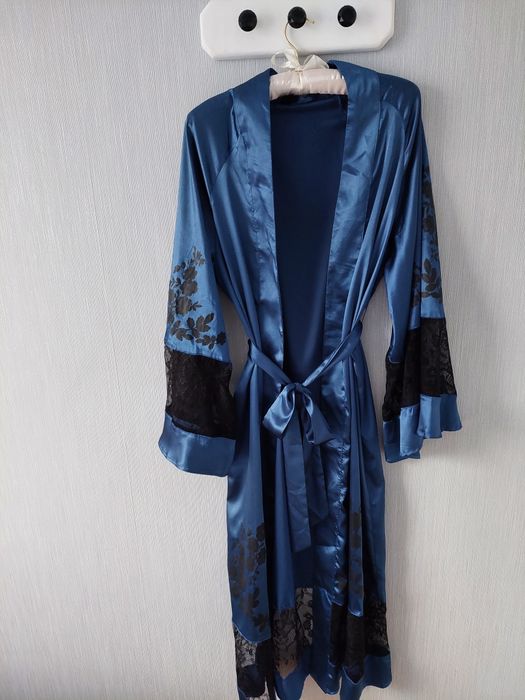 Piękny satynowo koronkowy szlafrok M