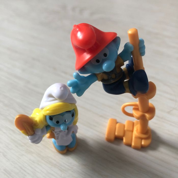 Kinder surpresas e borrachas como brinquedos