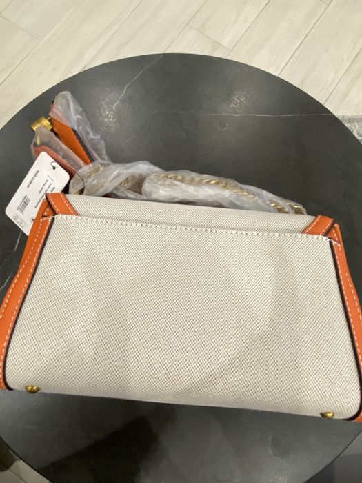 Продам сумку женскую . Guess. США