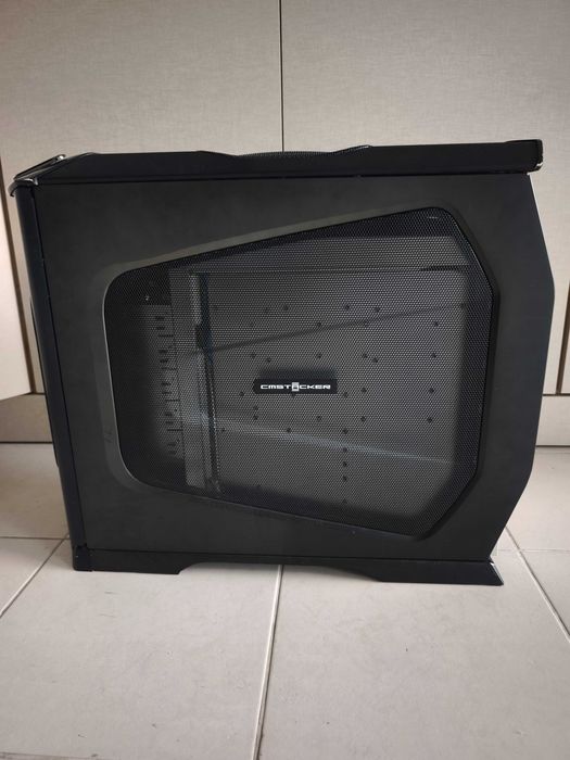 Vendo caixa Full Tower Cooler Master CM Stacker, com fonte de 700w