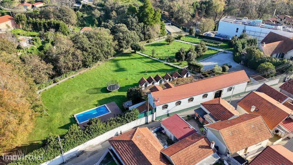 Encantadora Casa de 1937 com Piscina, Bosque, Anexos e Casas...