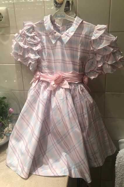 Encantador vestido de  criança