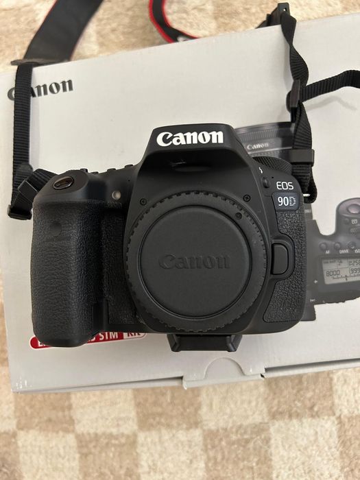 Máquina fotográfica Canon 90 D (32.5mp) + objetiva
