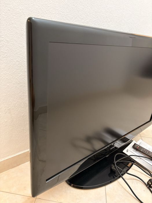 TV LCD Samsung 40” (modelo LE40R81B)