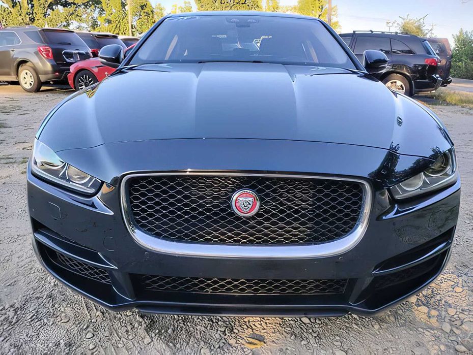 Jaguar XE      2018